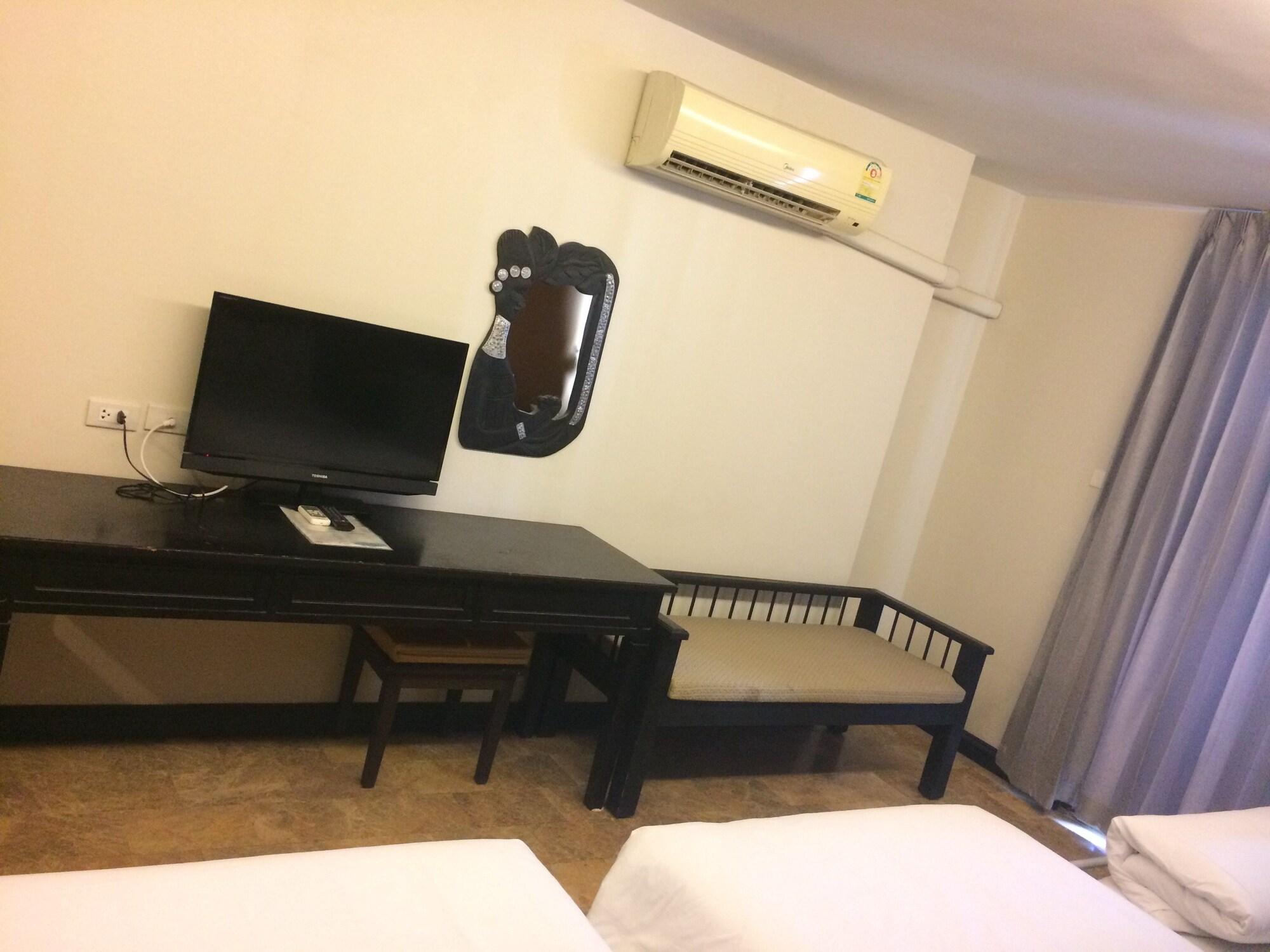 בנגקוק All Together Suite Hotel מראה חיצוני תמונה