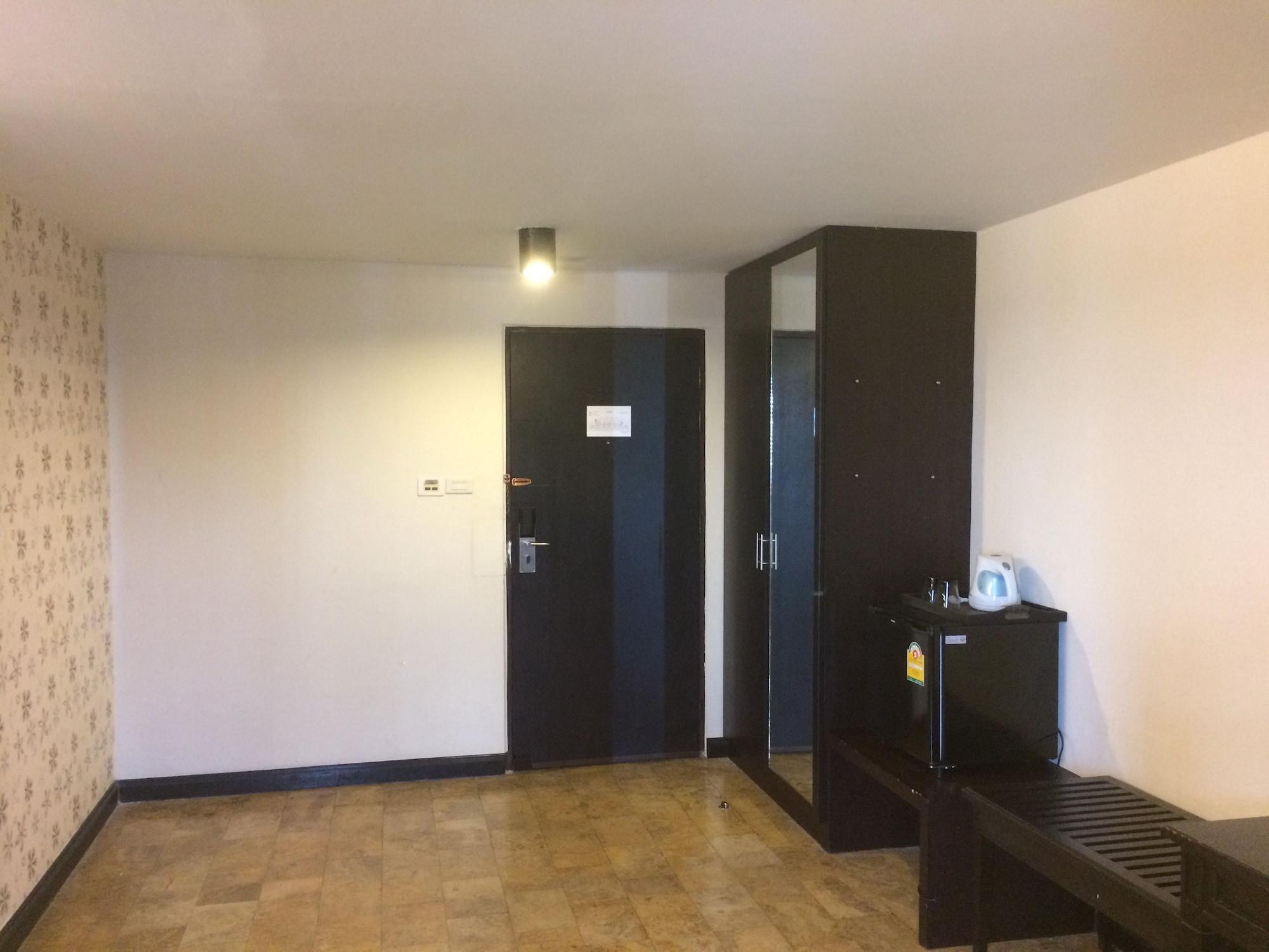 בנגקוק All Together Suite Hotel מראה חיצוני תמונה