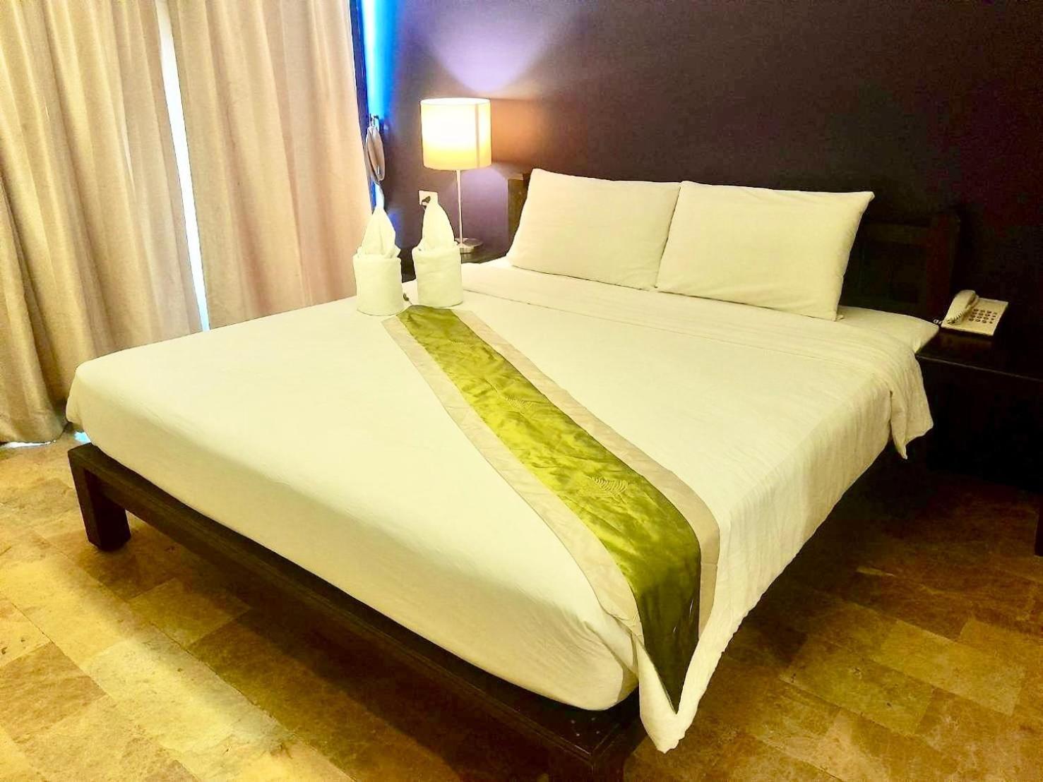 בנגקוק All Together Suite Hotel מראה חיצוני תמונה