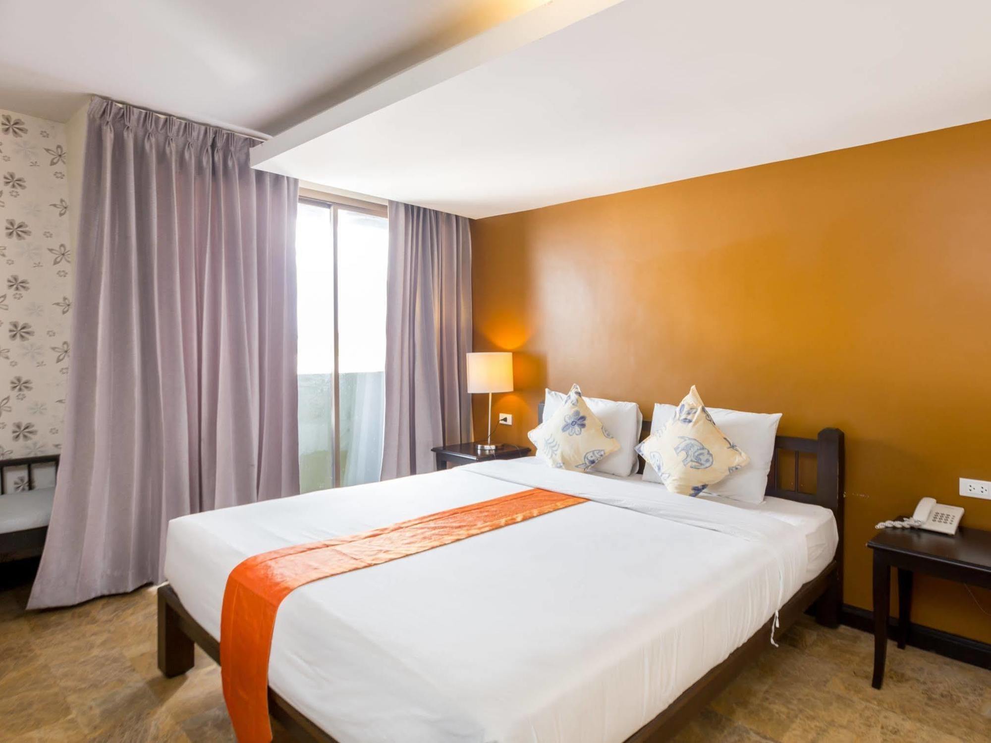 בנגקוק All Together Suite Hotel מראה חיצוני תמונה