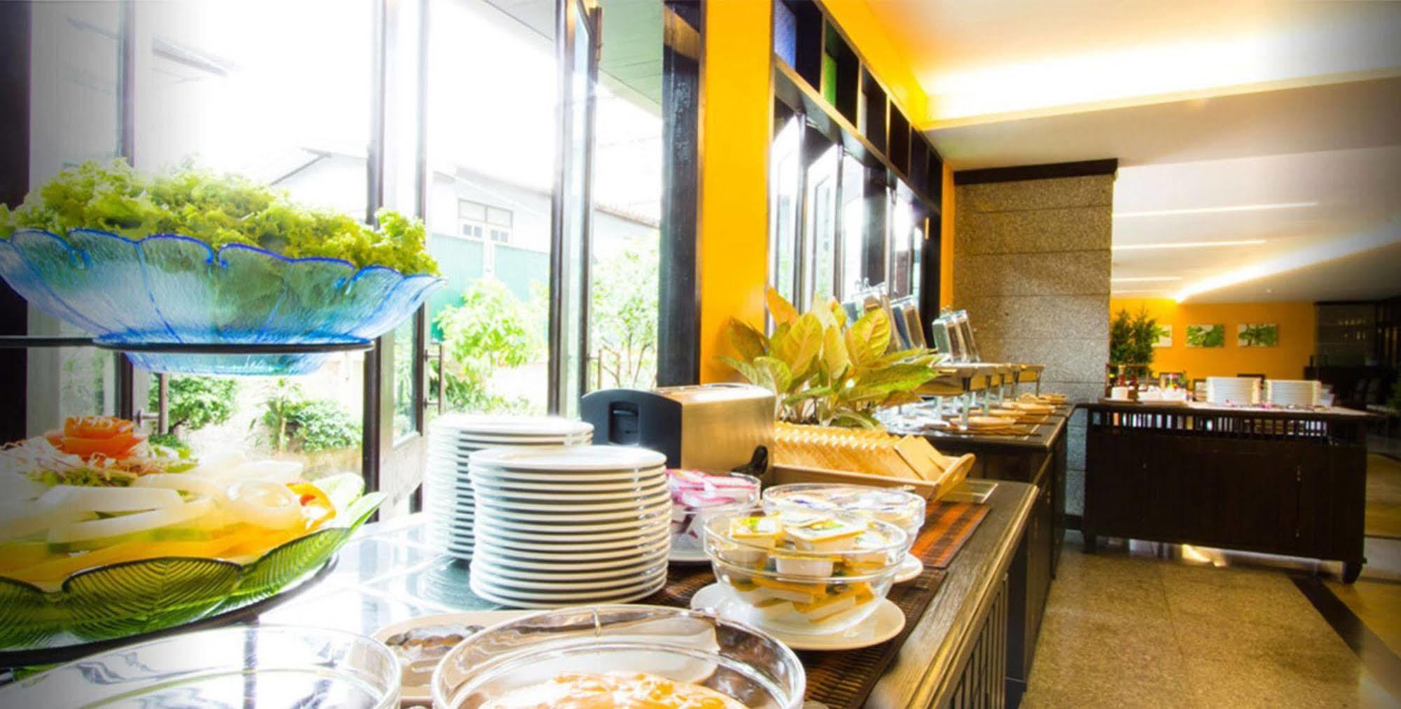 בנגקוק All Together Suite Hotel מראה חיצוני תמונה