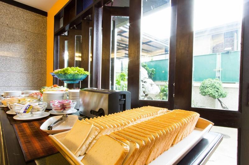 בנגקוק All Together Suite Hotel מראה חיצוני תמונה